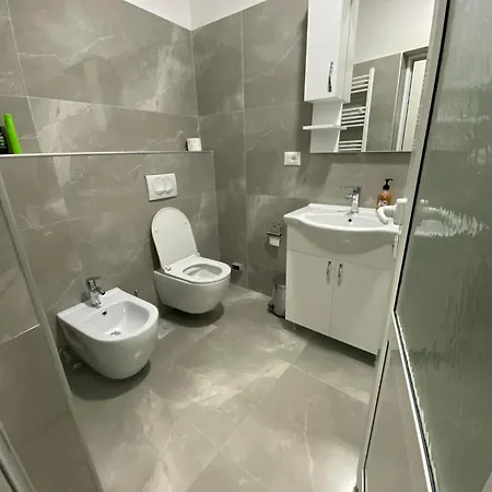 Bujtina Ladi Hotel *