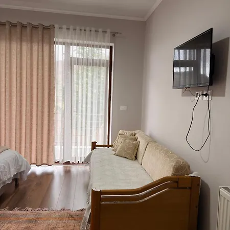 Bujtina Ladi Hotel *